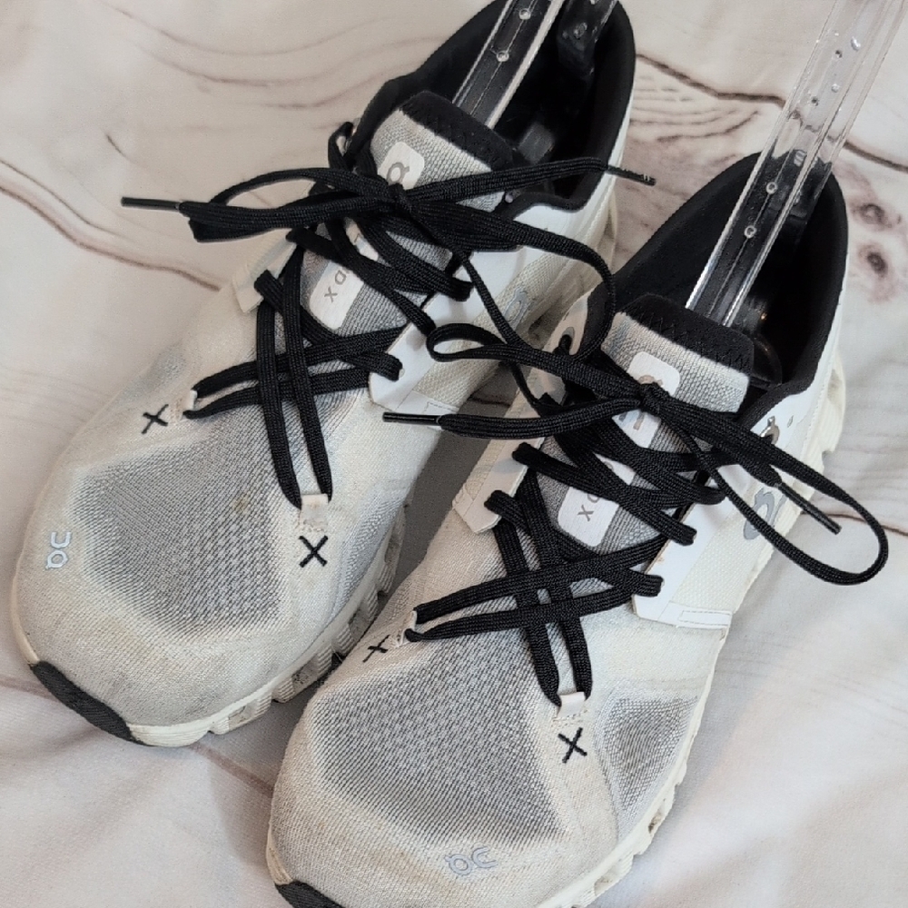 On Cloud X Running Mens Black And White Shoes Sneaker size 8.5